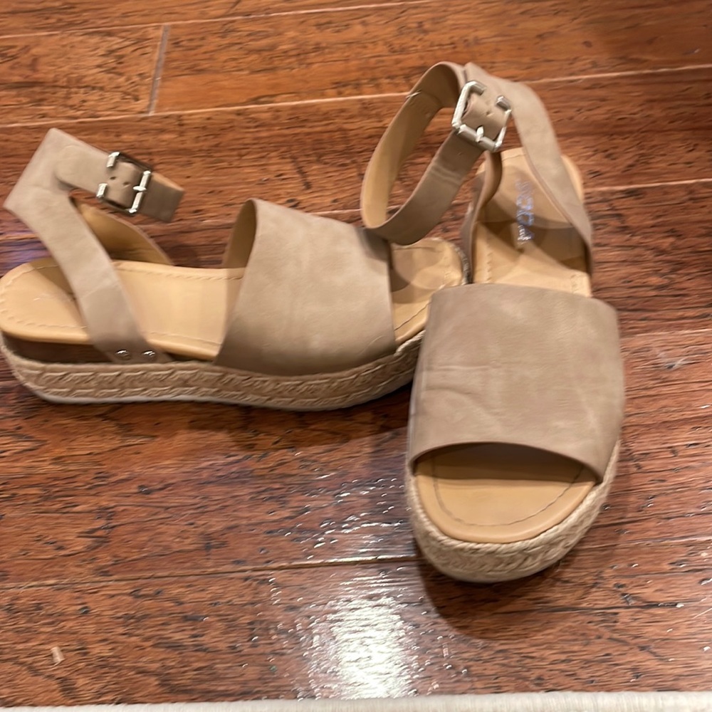 Soda Platform Sandals size 8